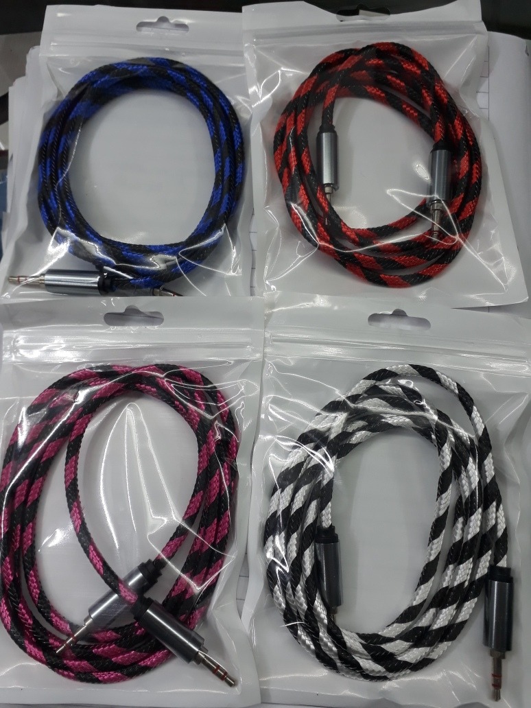 CABLE MINIPLUG 3.5 M/M UGC008 1METRO REFORZADO