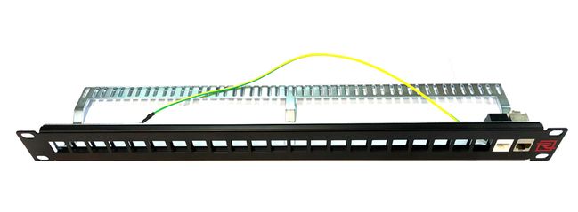 PATCHERA 24 PORT RACK REGUVOLT RV-PPD24-6A 19 1U STP DESCARGADA CON ORGANIZADOR